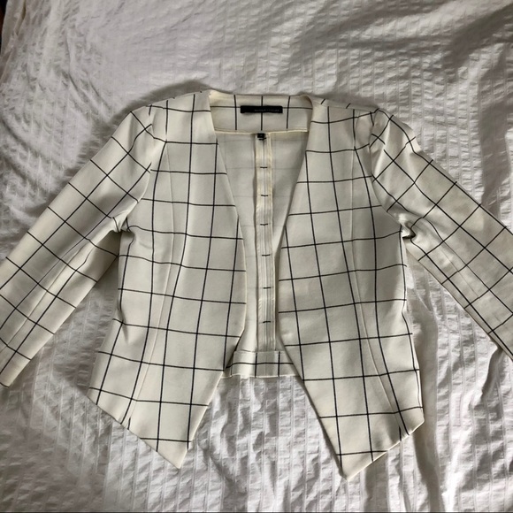 Amanda & Chelsea Jackets & Blazers - Amanda & Chelsea Cropped Plaid Blazer